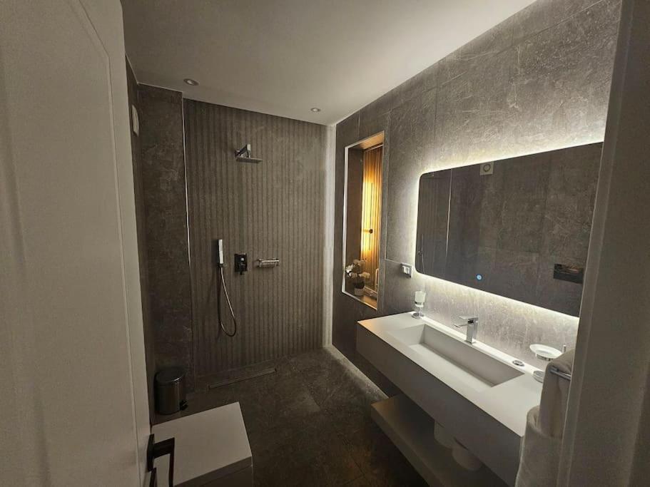 Blloku Suites, City Centre,Tirana Bagian luar foto